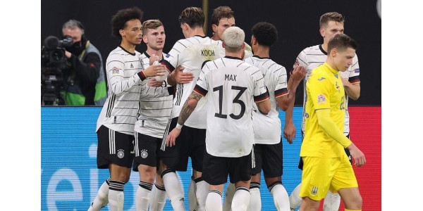 Kultura piłkarska Die deutsche Fußballnationalmannschaft napędza graczy do przodu